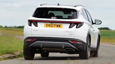 Kia Sportage vs Hyundai Tucson - Hyundai Tucson rear cornering