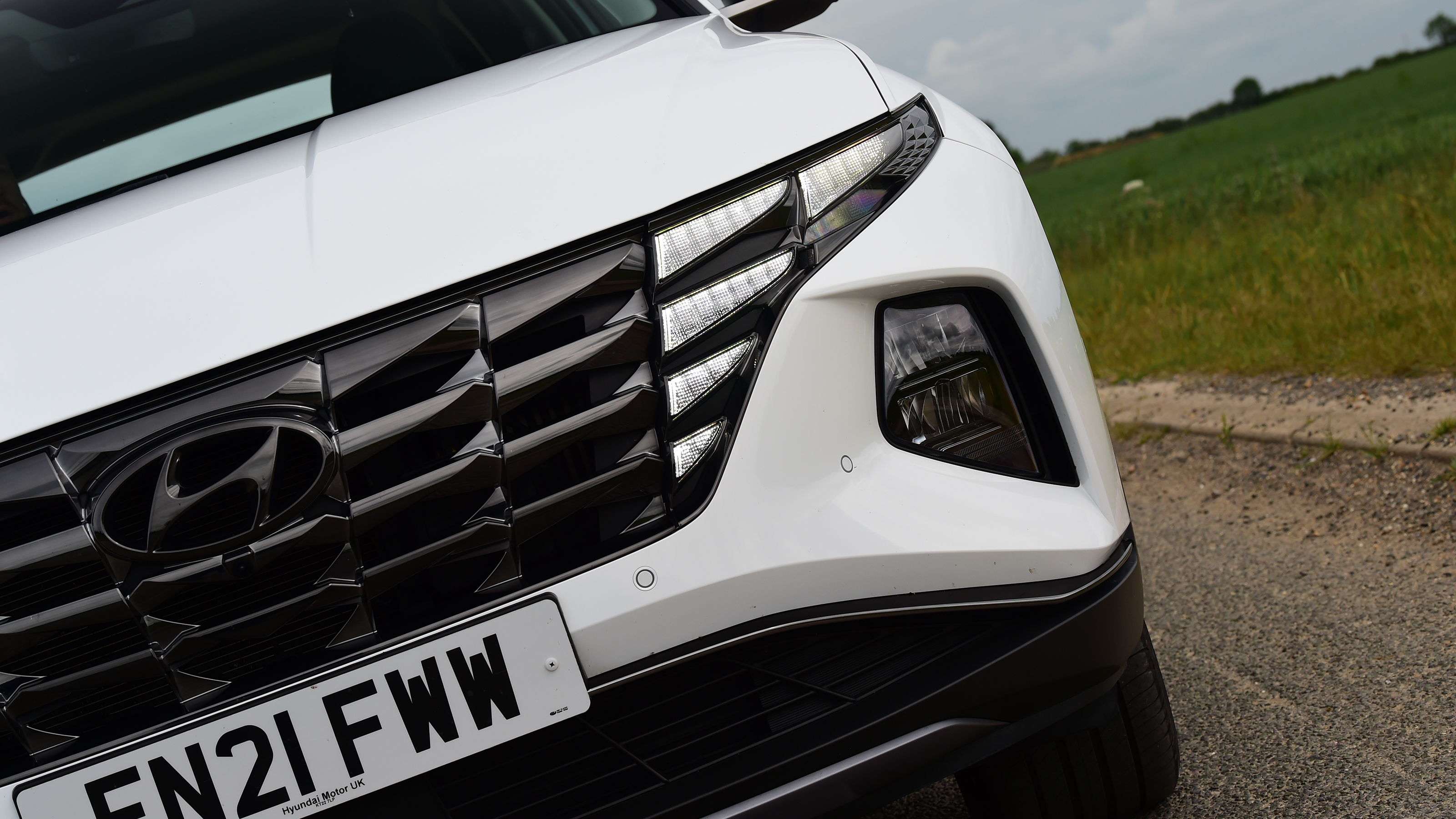 Kia Sportage vs Hyundai Tucson - Hyundai Tucson headlight