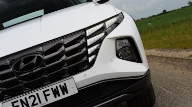Kia Sportage vs Hyundai Tucson - Hyundai Tucson headlight