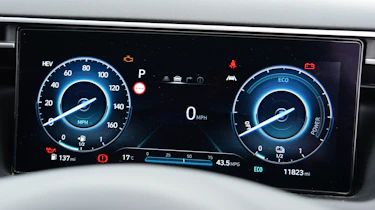 Kia Sportage vs Hyundai Tucson - Hyundai Tucson gauge screen