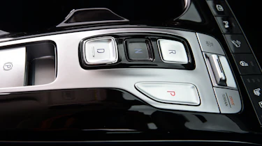 Kia Sportage vs Hyundai Tucson - Hyundai Tucson gear selector