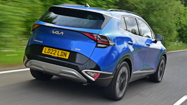 Kia Sportage vs Hyundai Tucson - Kia Sportage rear tracking