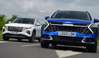 Kia Sportage vs Hyundai Tucson - side-by-side action