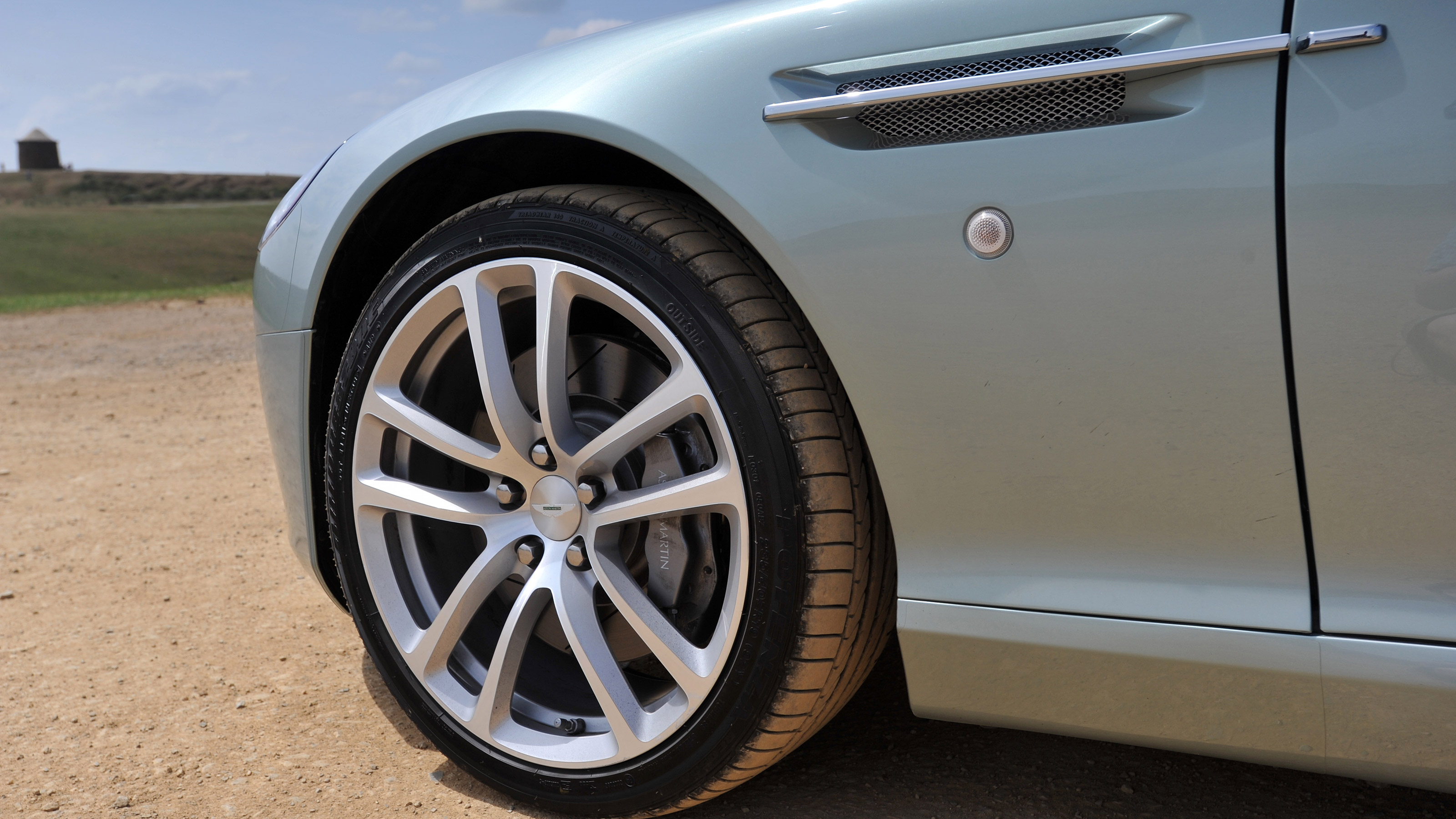 Used Aston Martin DB9 - wheel