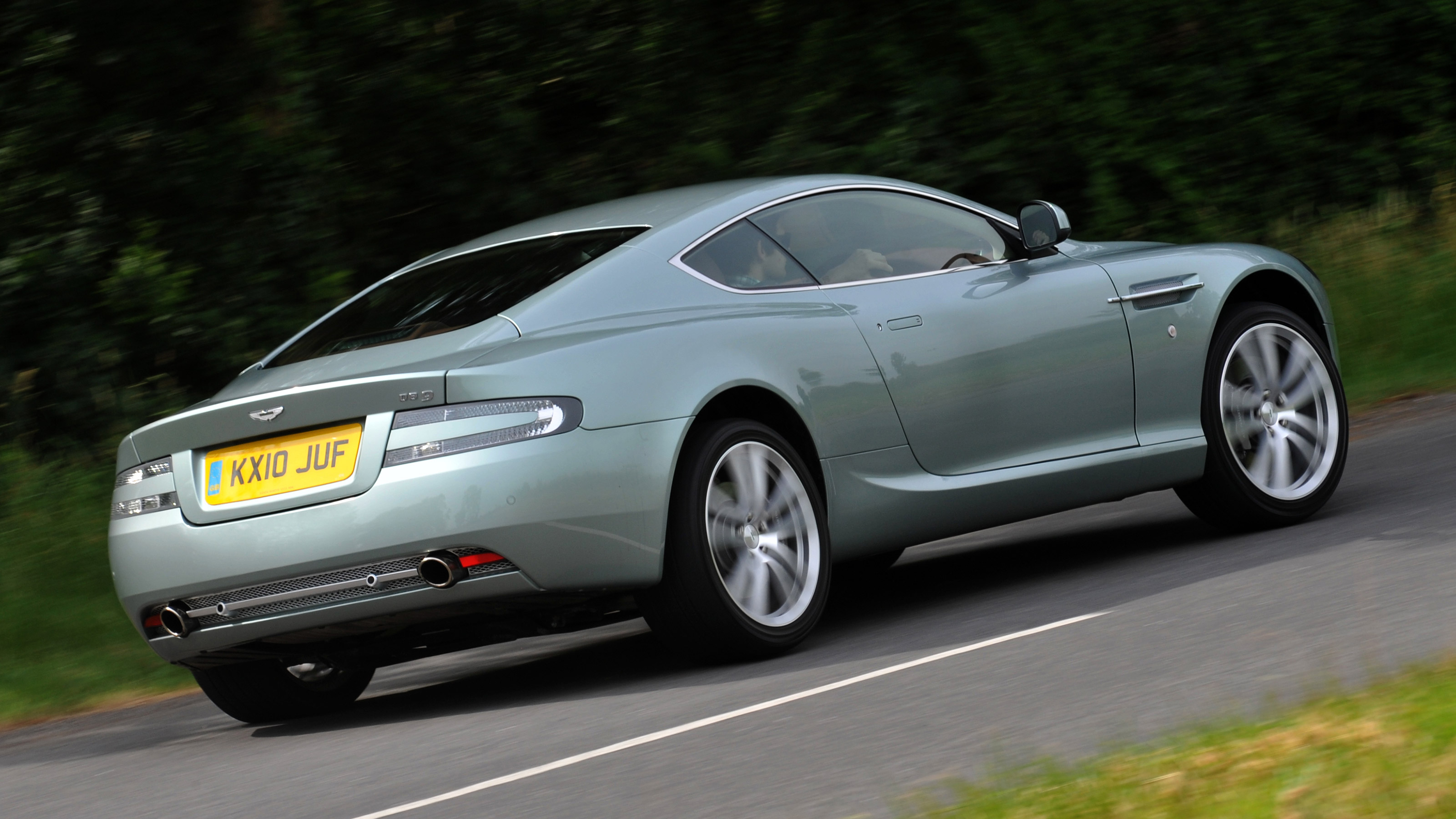Used Aston Martin DB9 - rear action