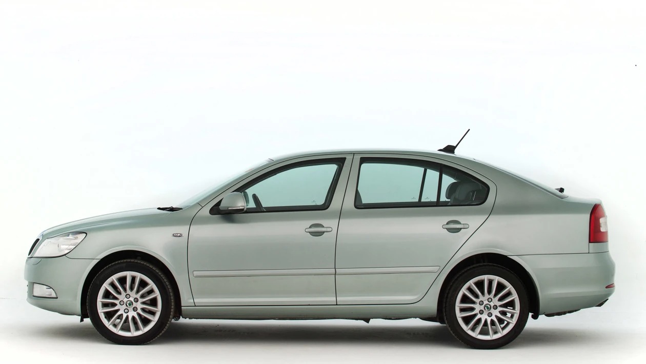 Used Skoda Octavia Mk2 - side