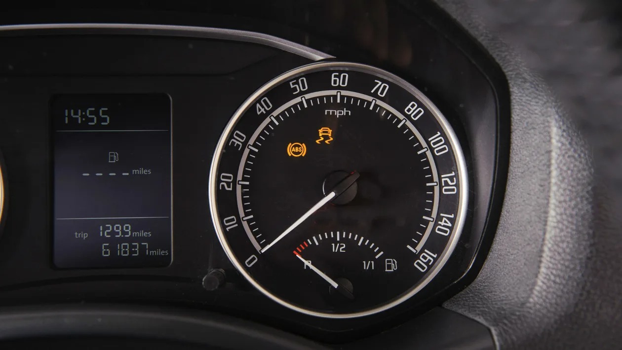 Used Skoda Octavia Mk2 - dials