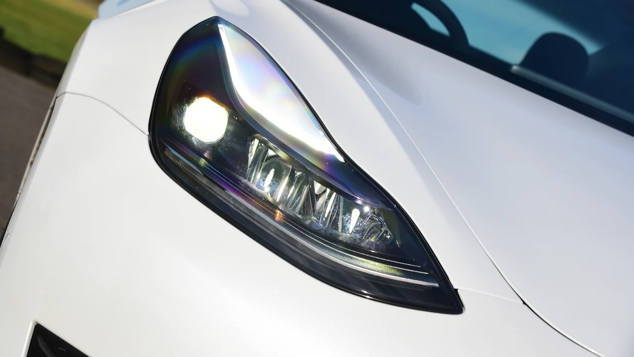 Used Tesla Model 3 - front light