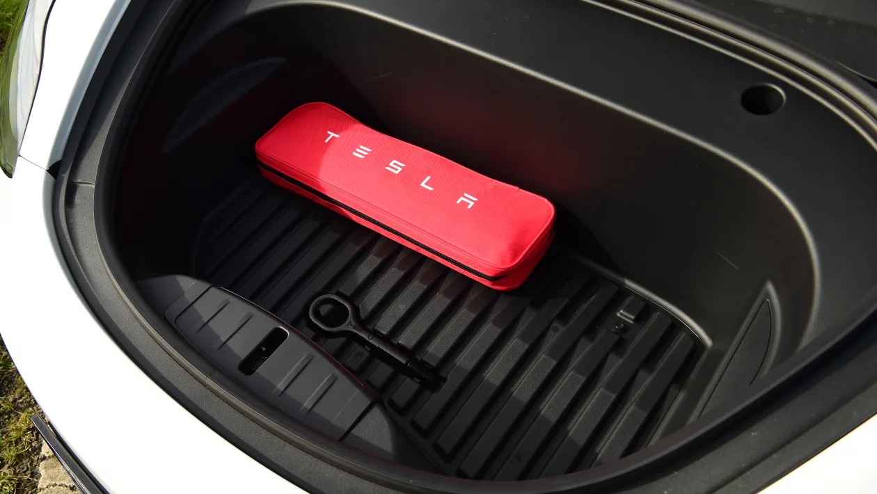 Used Tesla Model 3 - front boot