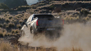 Volkswagen Amarok - rear action