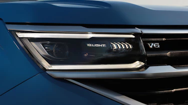 Volkswagen Amarok - front light