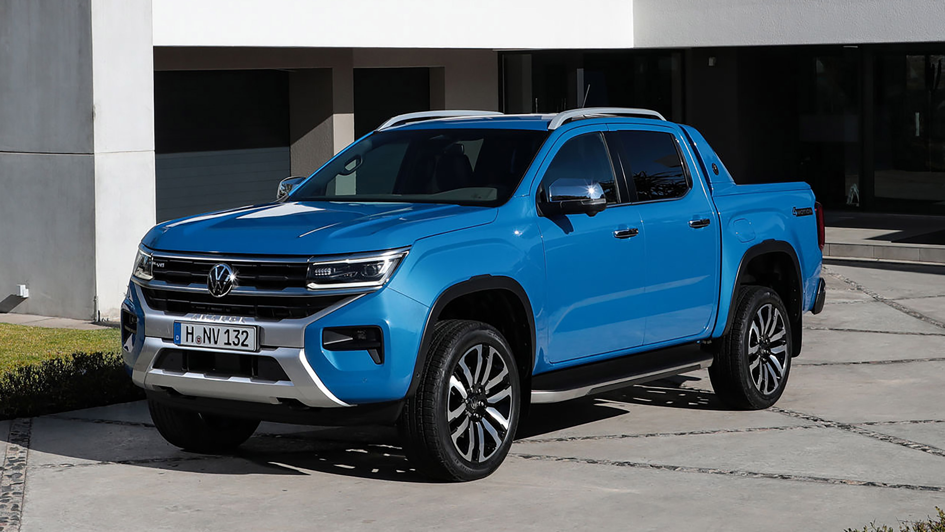 Volkswagen Amarok - front static