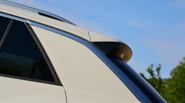 Volkswagen T-Roc R line - rear quarter roofline/spoiler