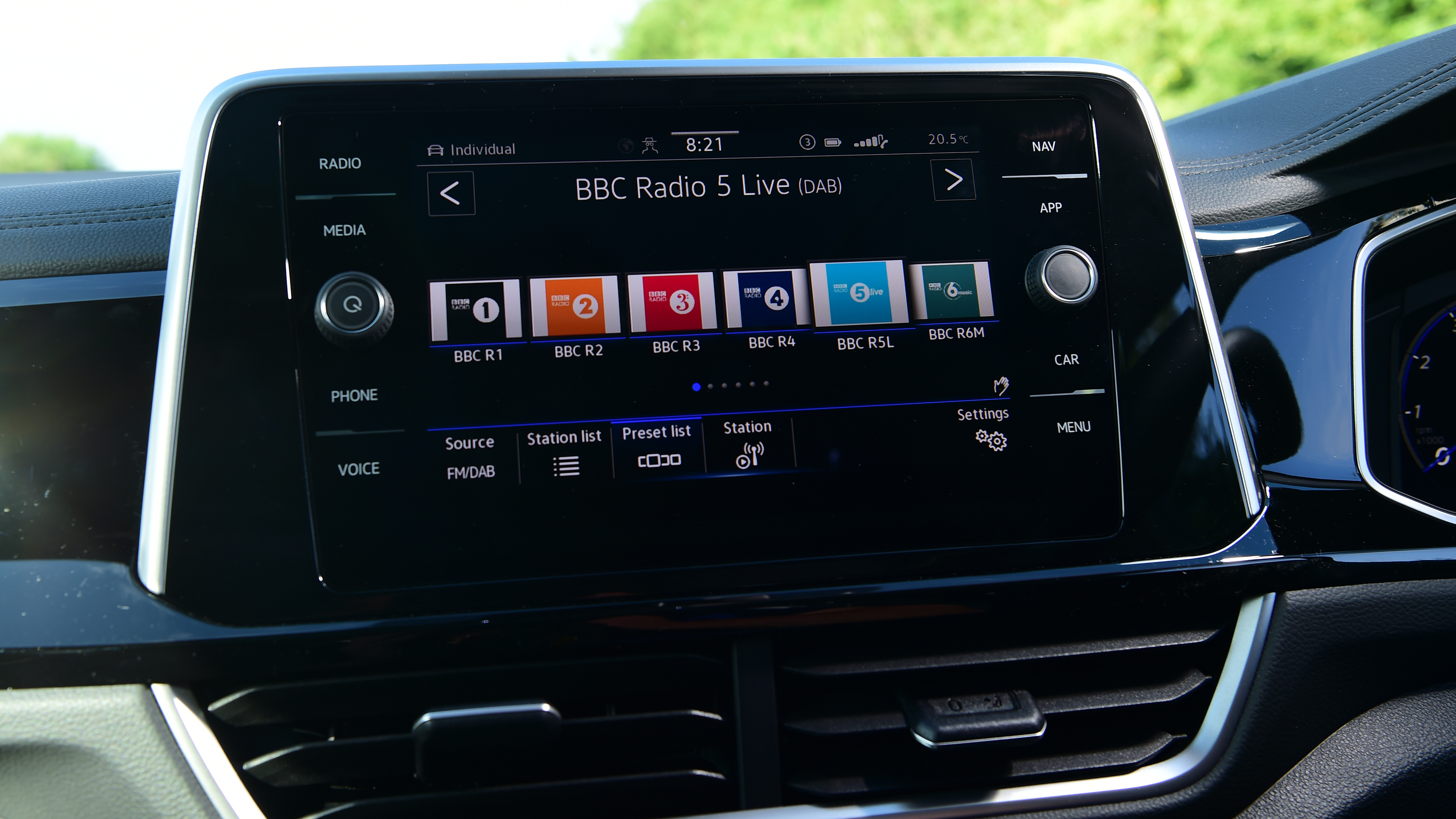 Volkswagen T-Roc R line - infotainment screen