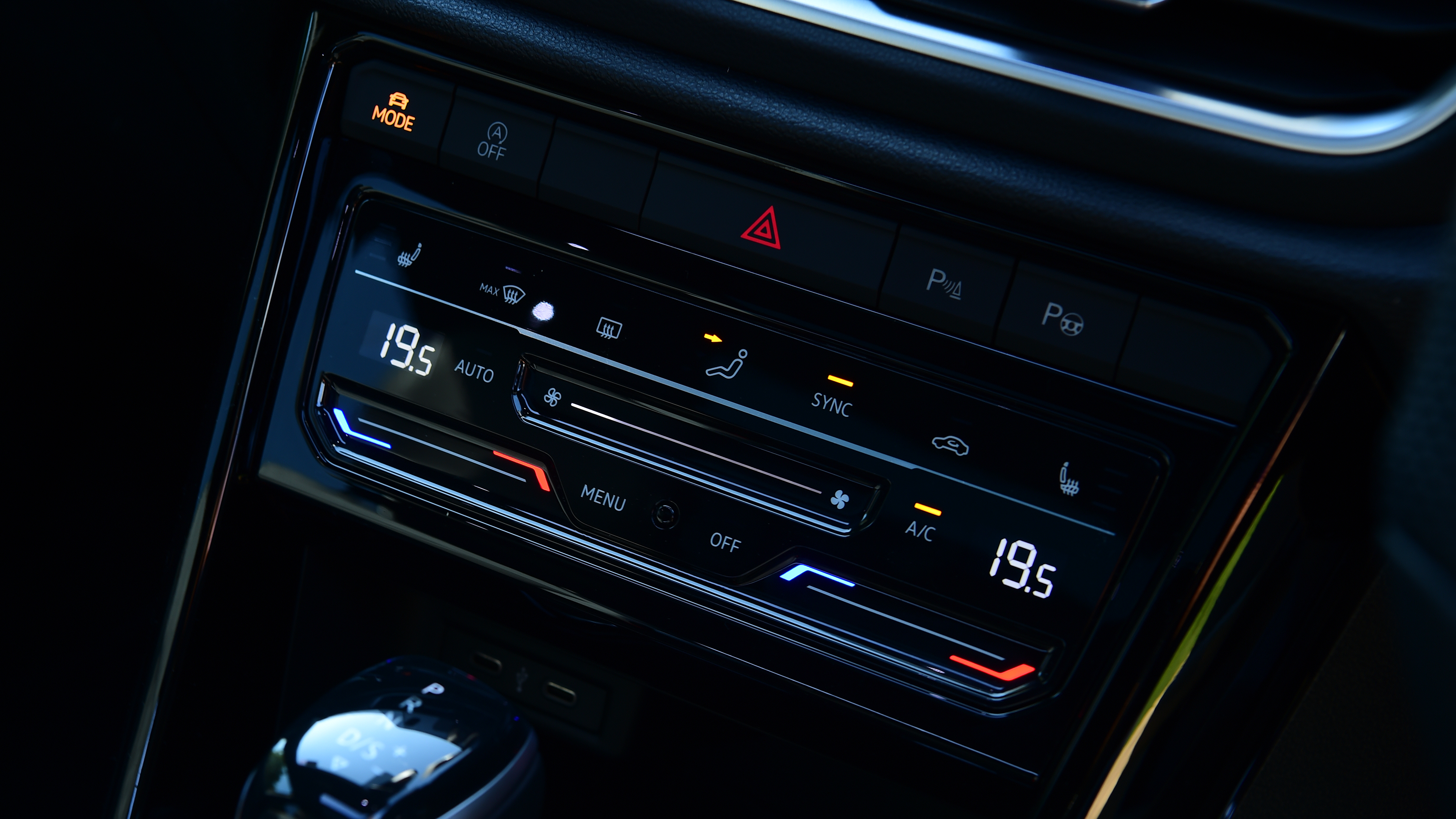 Volkswagen T-Roc R line - climate controls