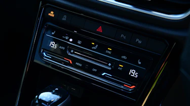 Volkswagen T-Roc R line - climate controls