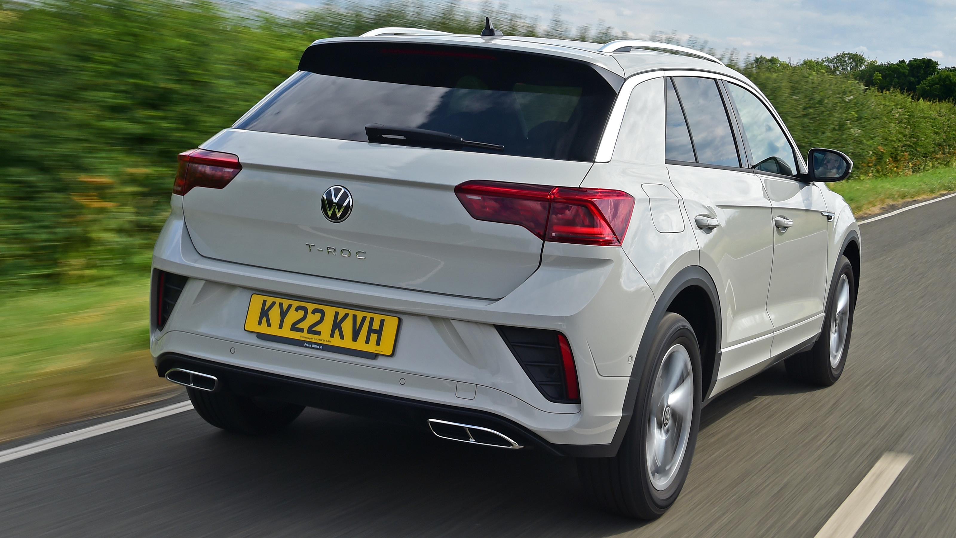 Volkswagen T-Roc R line - rear tracking