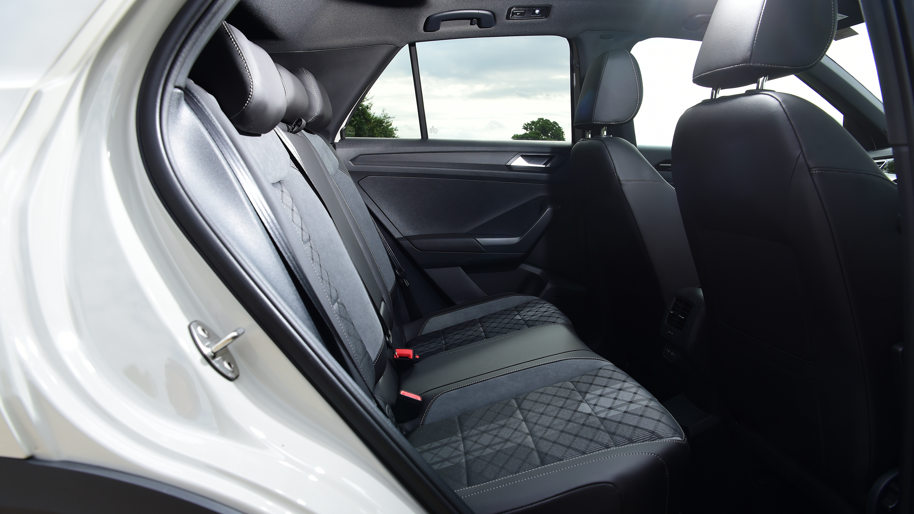 Volkswagen T-Roc R line - rear seats