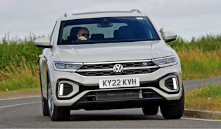 Volkswagen T-Roc R line - front cornering