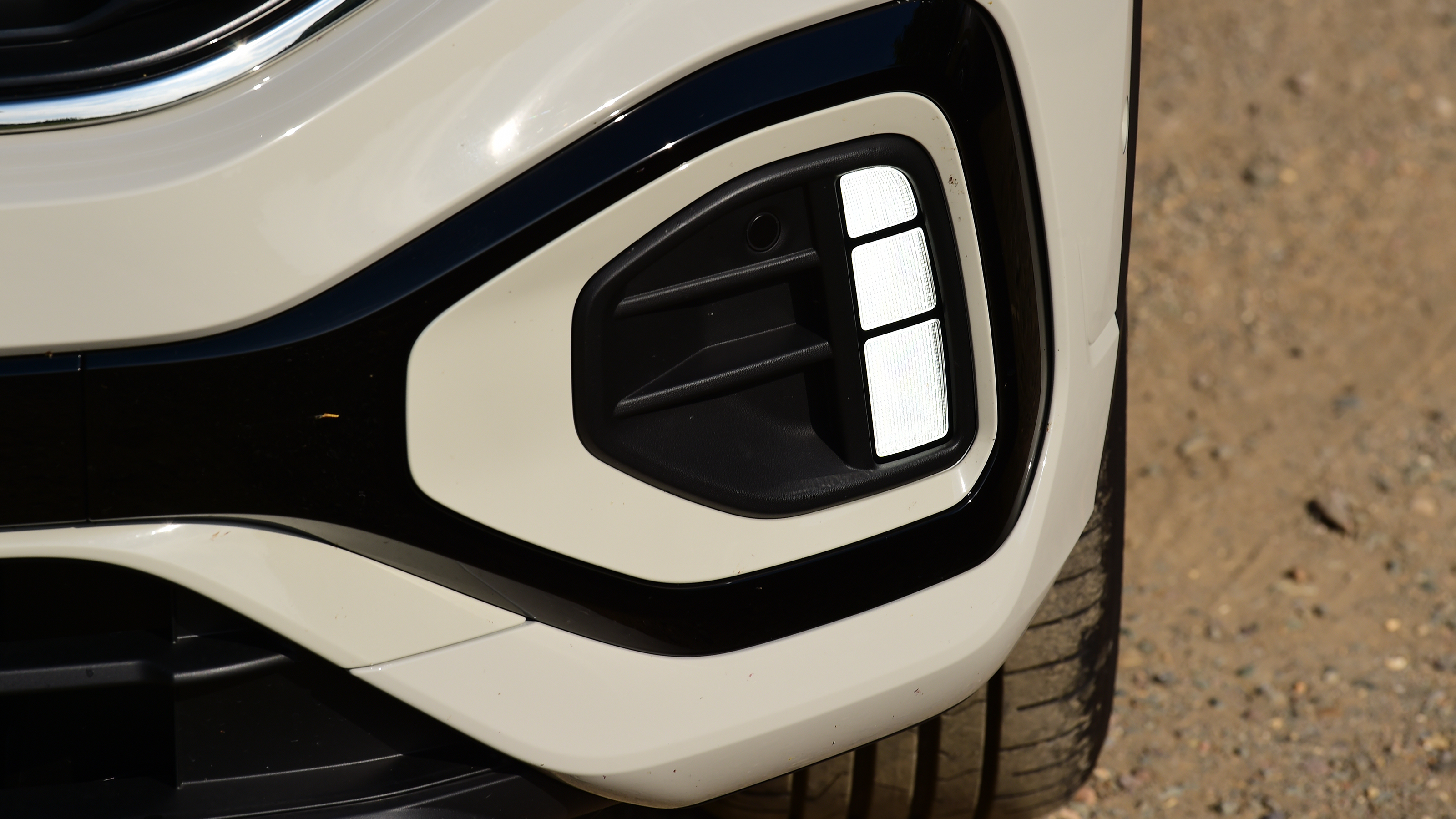 Volkswagen T-Roc R line - daytime running light