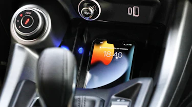 Alfa Romeo Tonale - charging pad