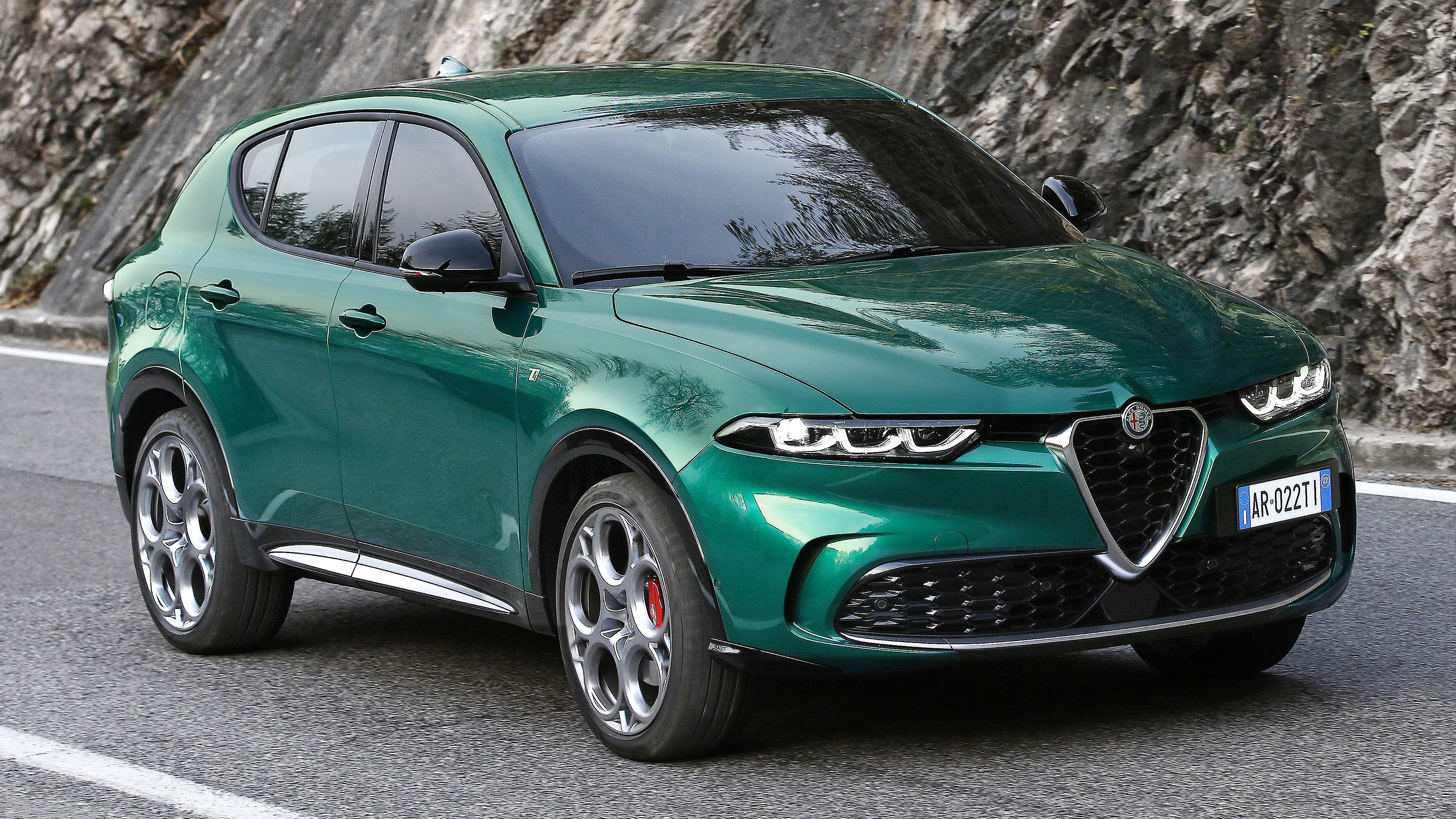 Alfa Romeo Tonale - front action