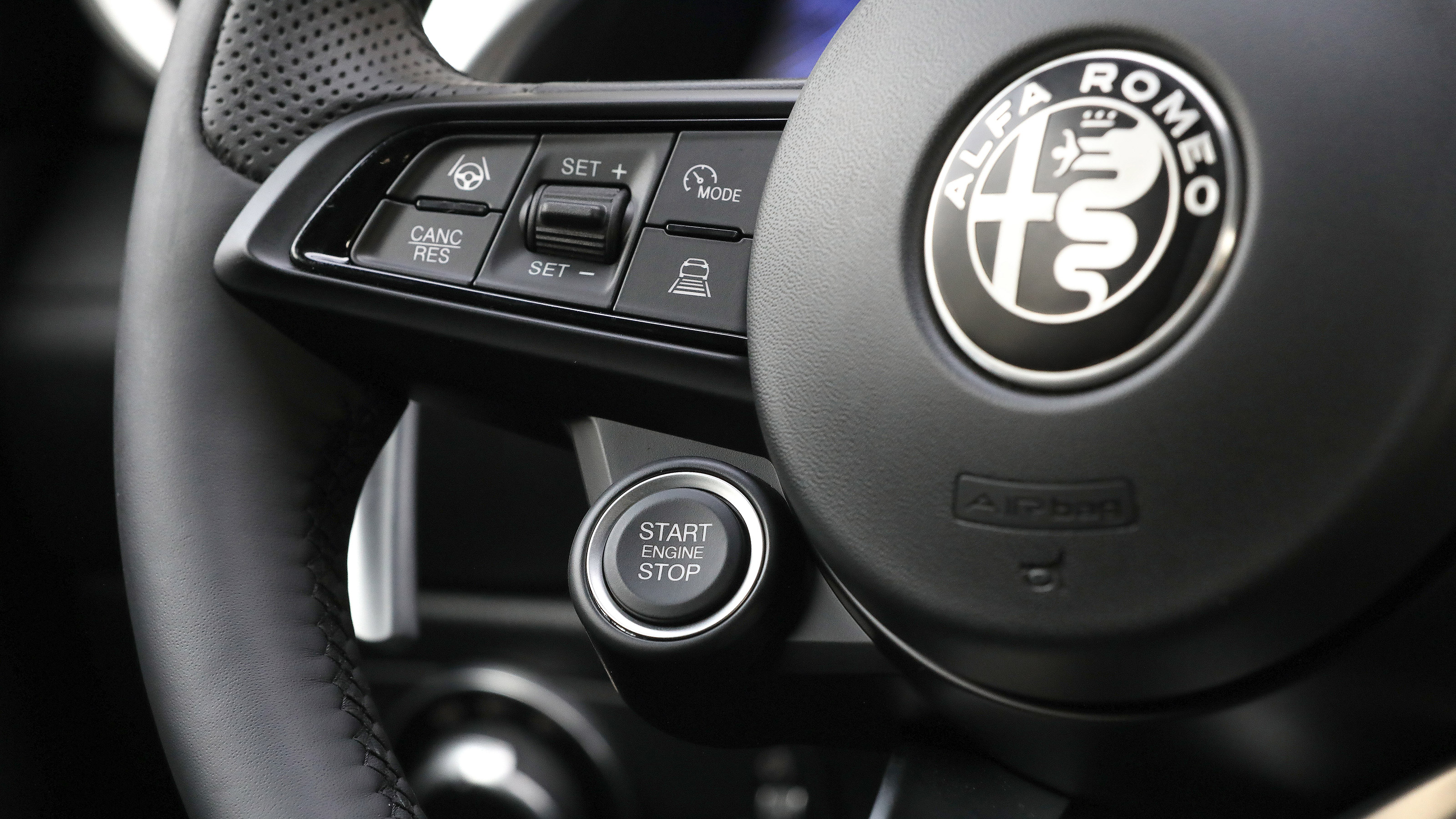 Alfa Romeo Tonale - steering wheel