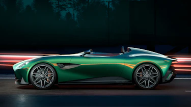 Aston Martin DBR22 - side