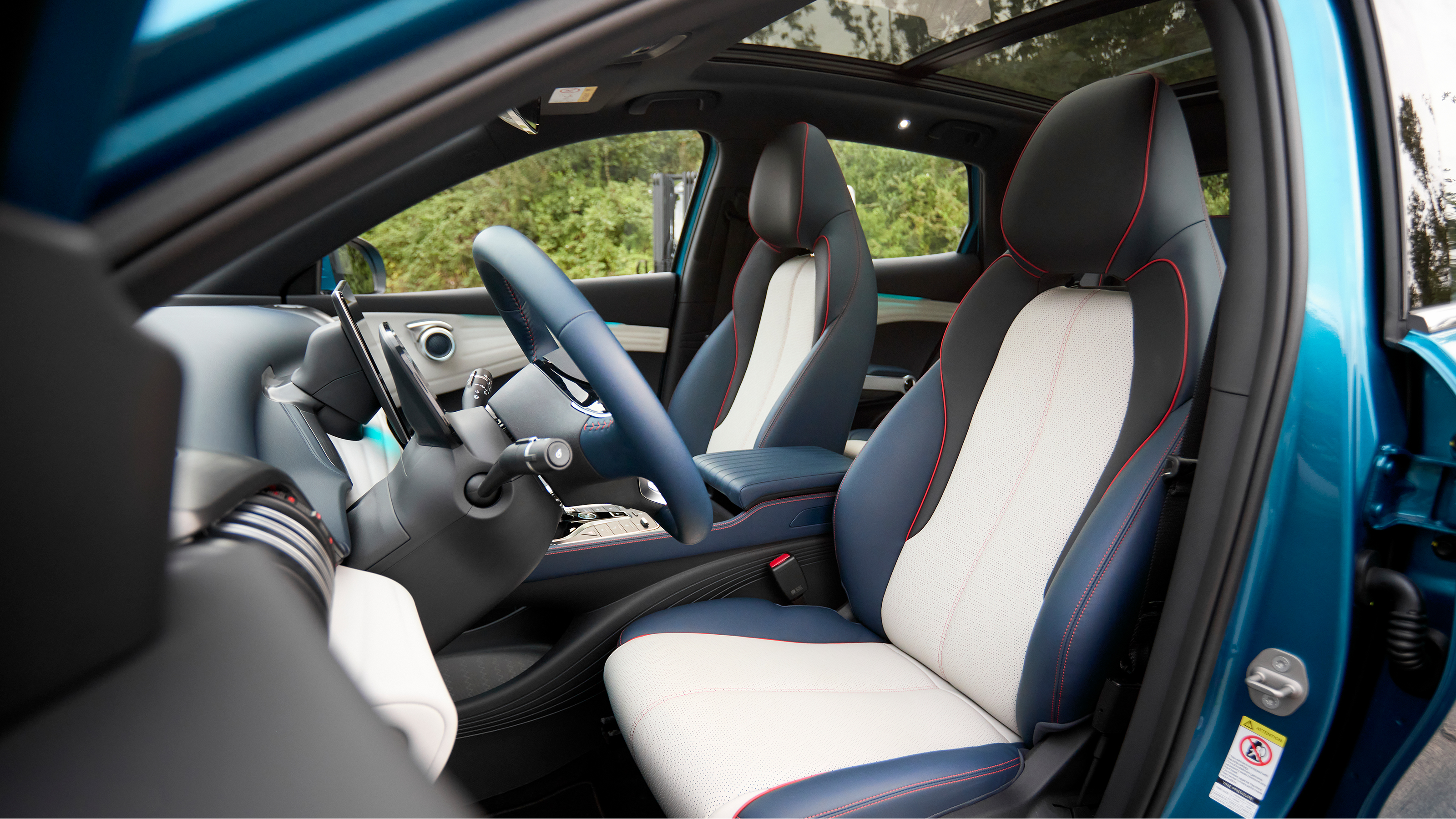 BYD Atto3 front seats