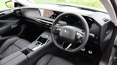 DS 4 - interior (driver's door view)