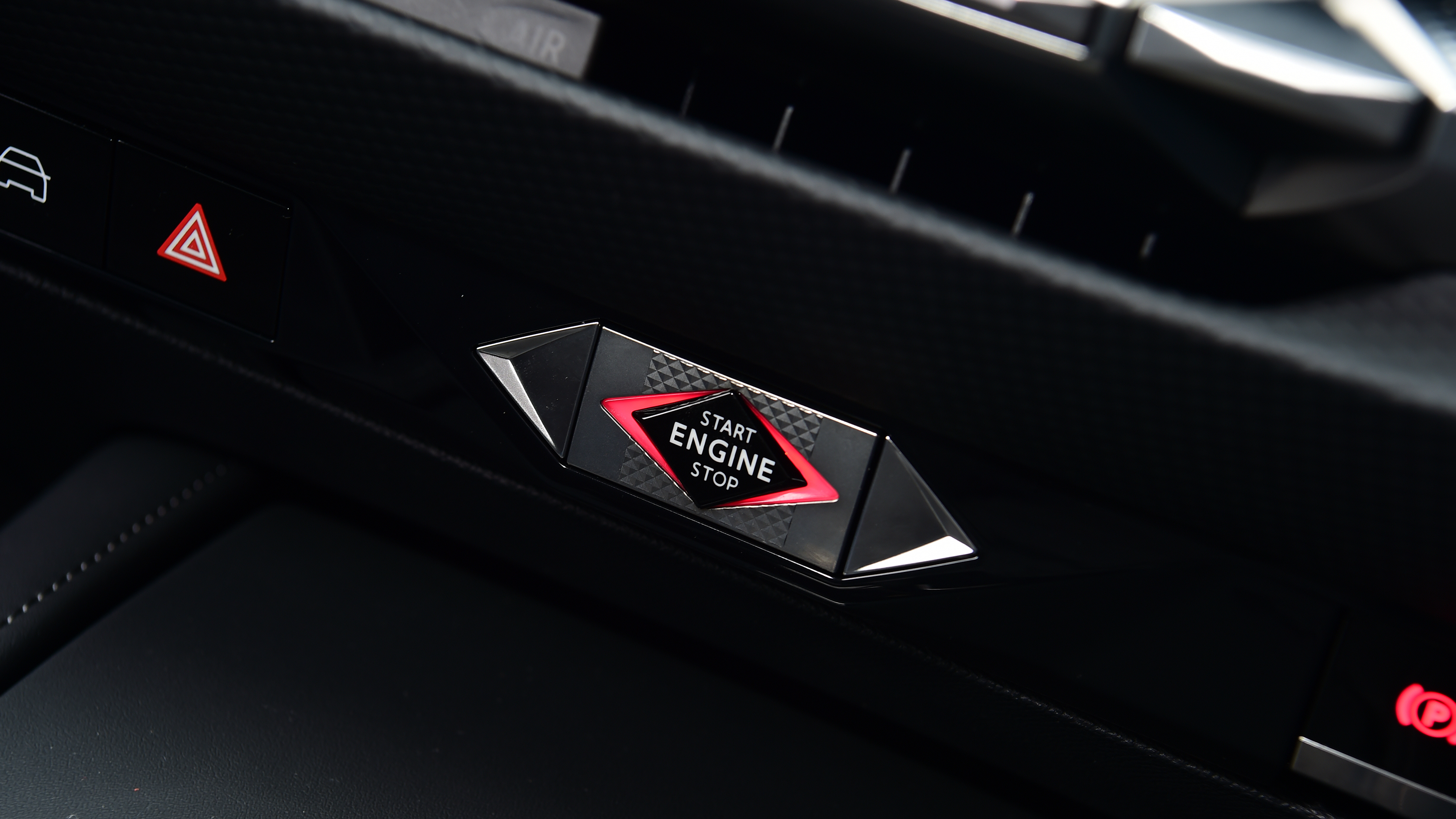 DS 4 - engine start button