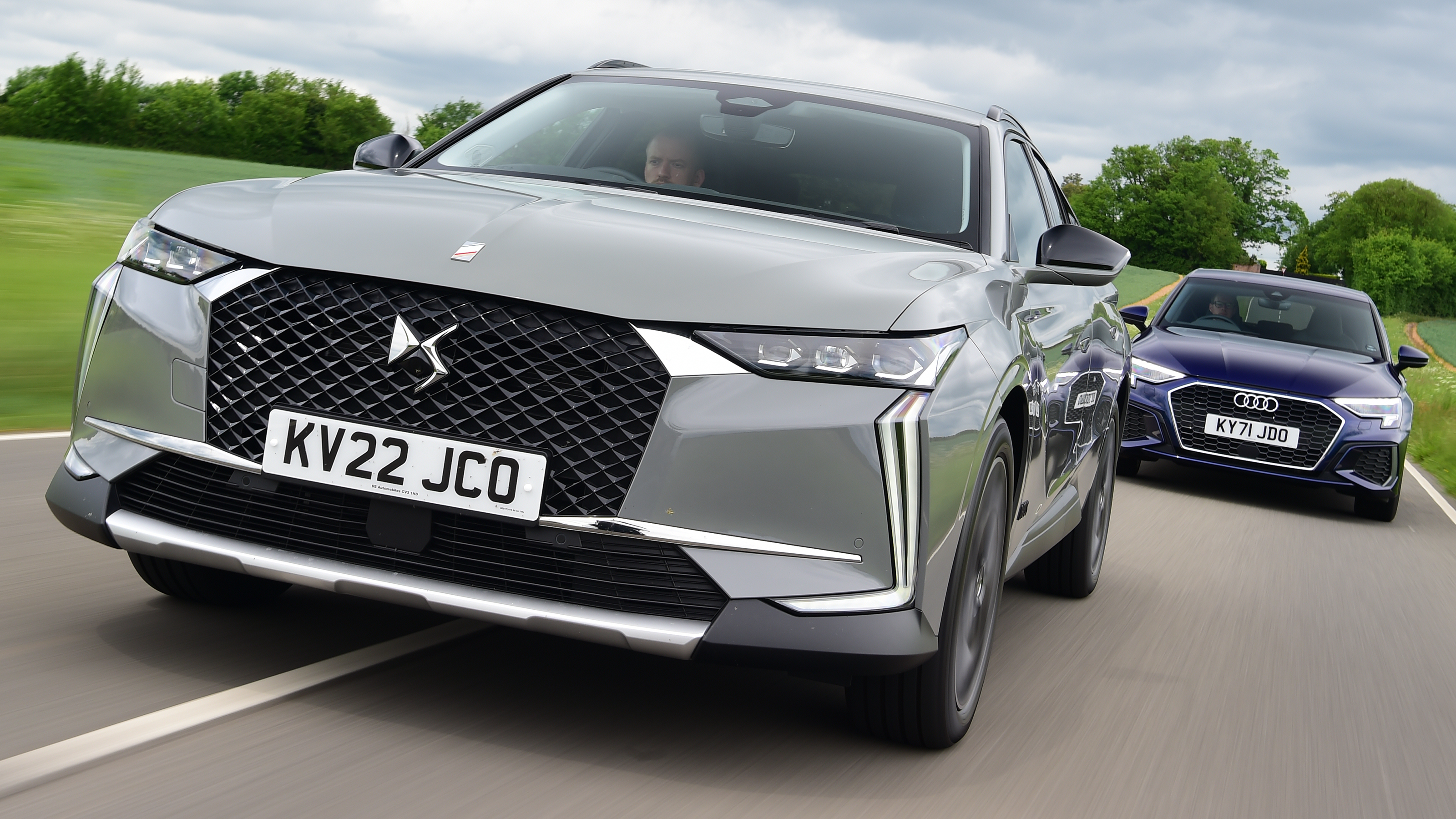 DS 4 and Audi A3: Both cars front tracking