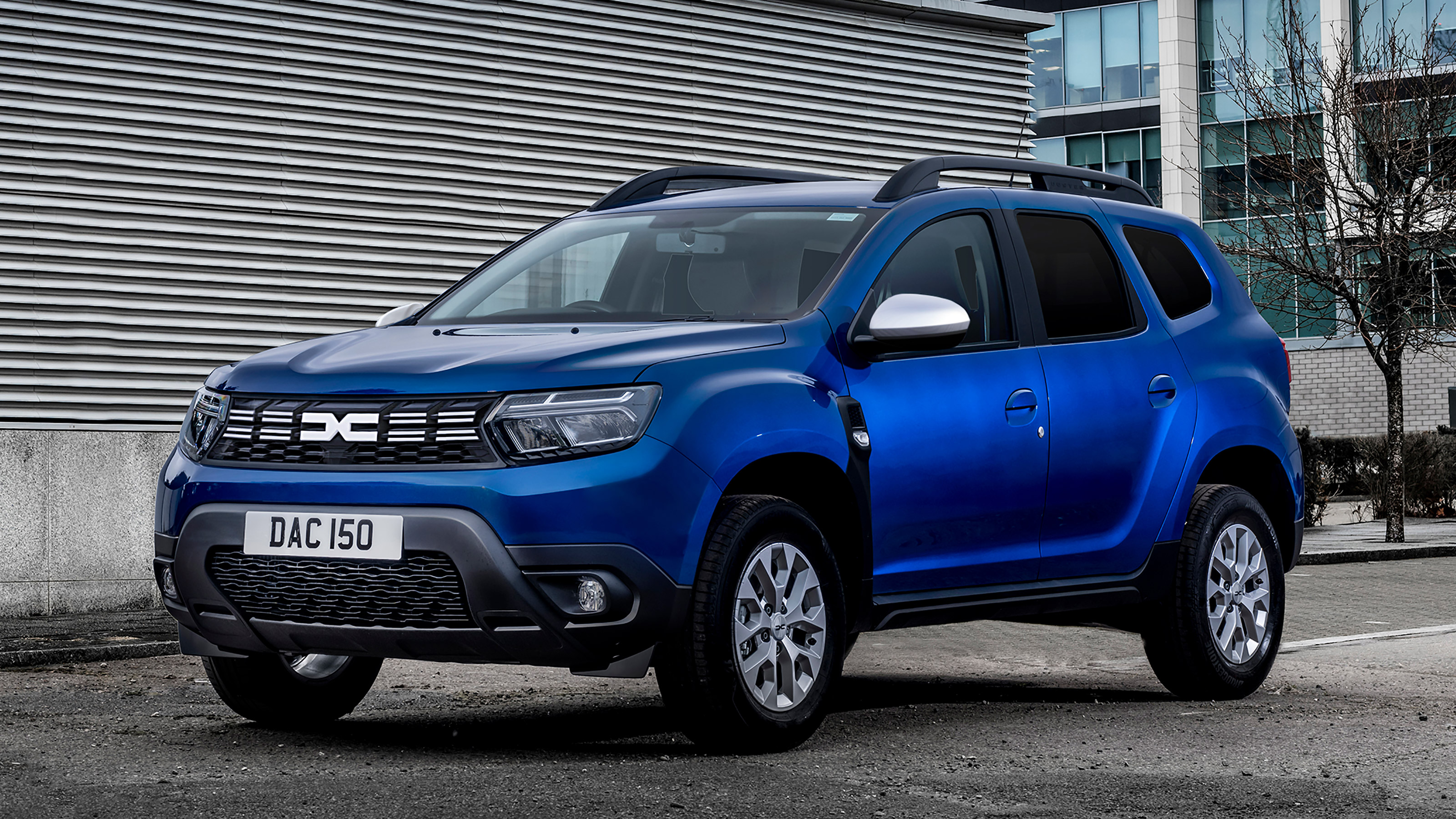 Dacia Duster Commercial - front