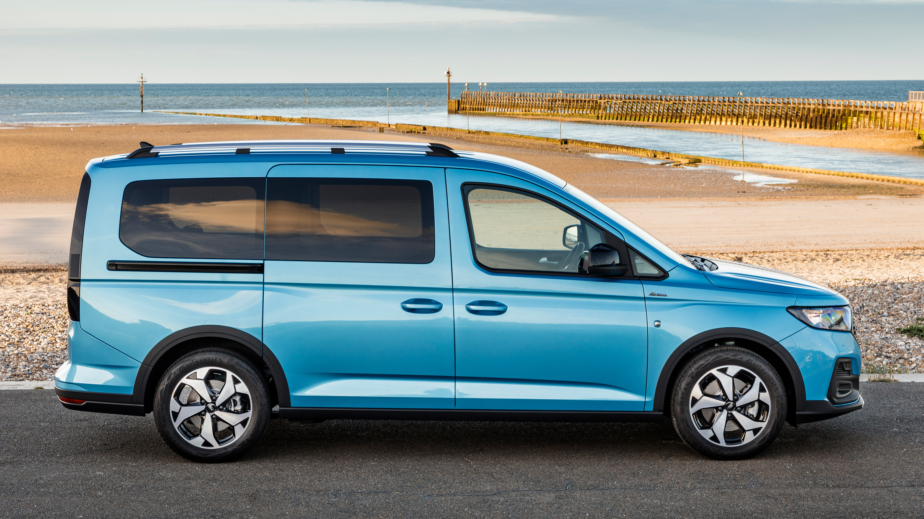 Ford Grand Tourneo Connect - side static