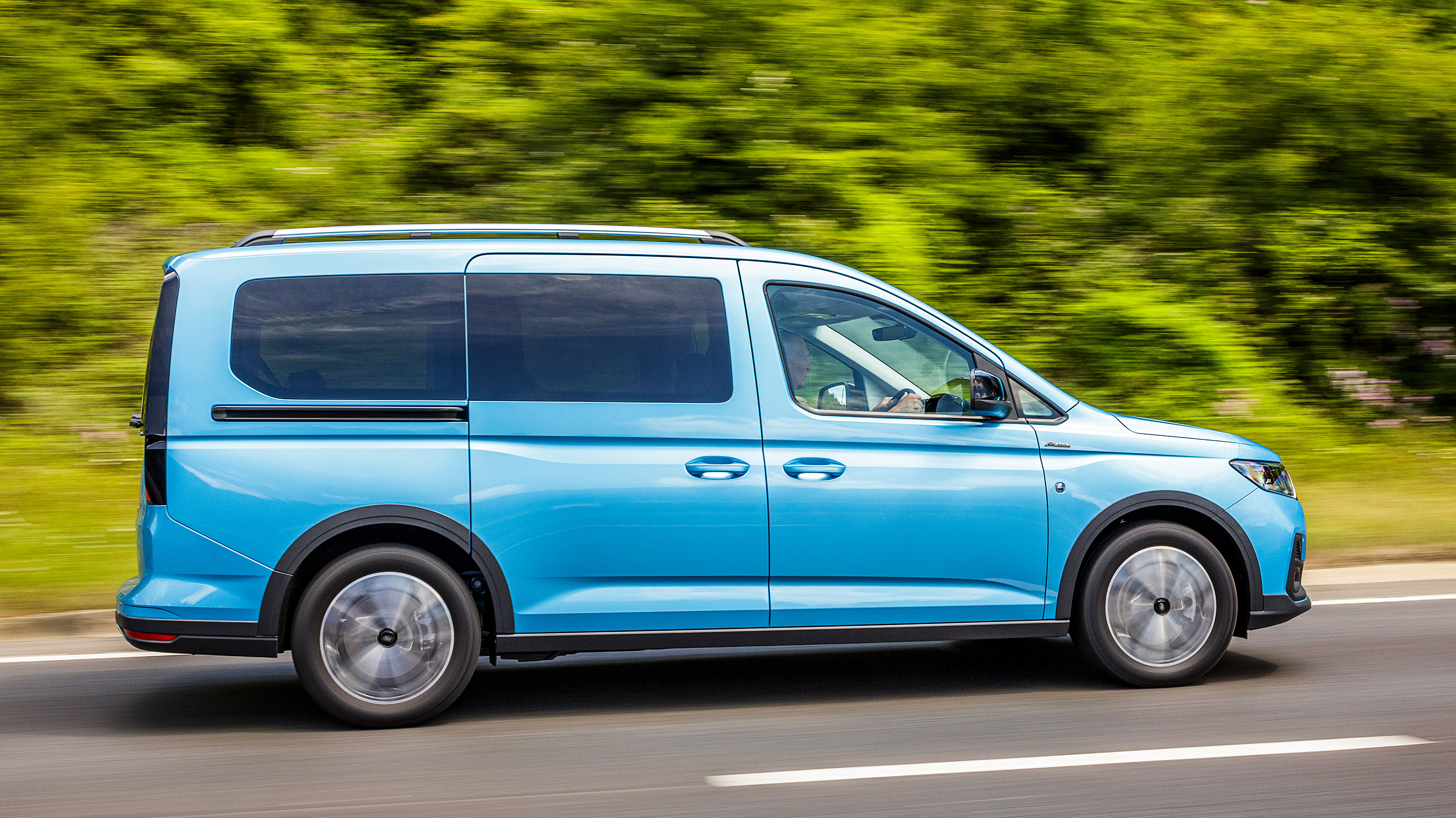 Ford Grand Tourneo Connect - side