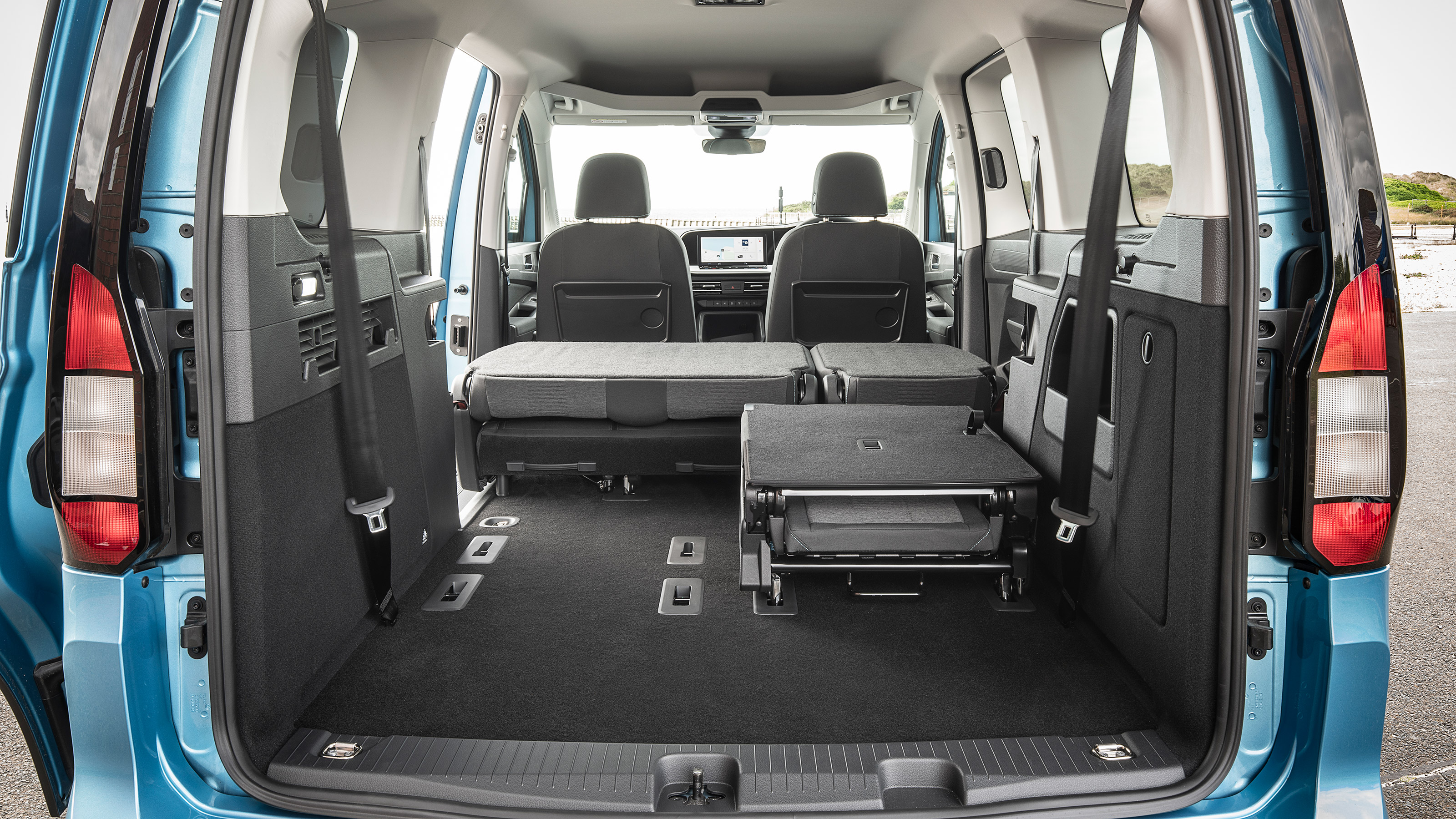 Ford Grand Tourneo Connect - boot config 2