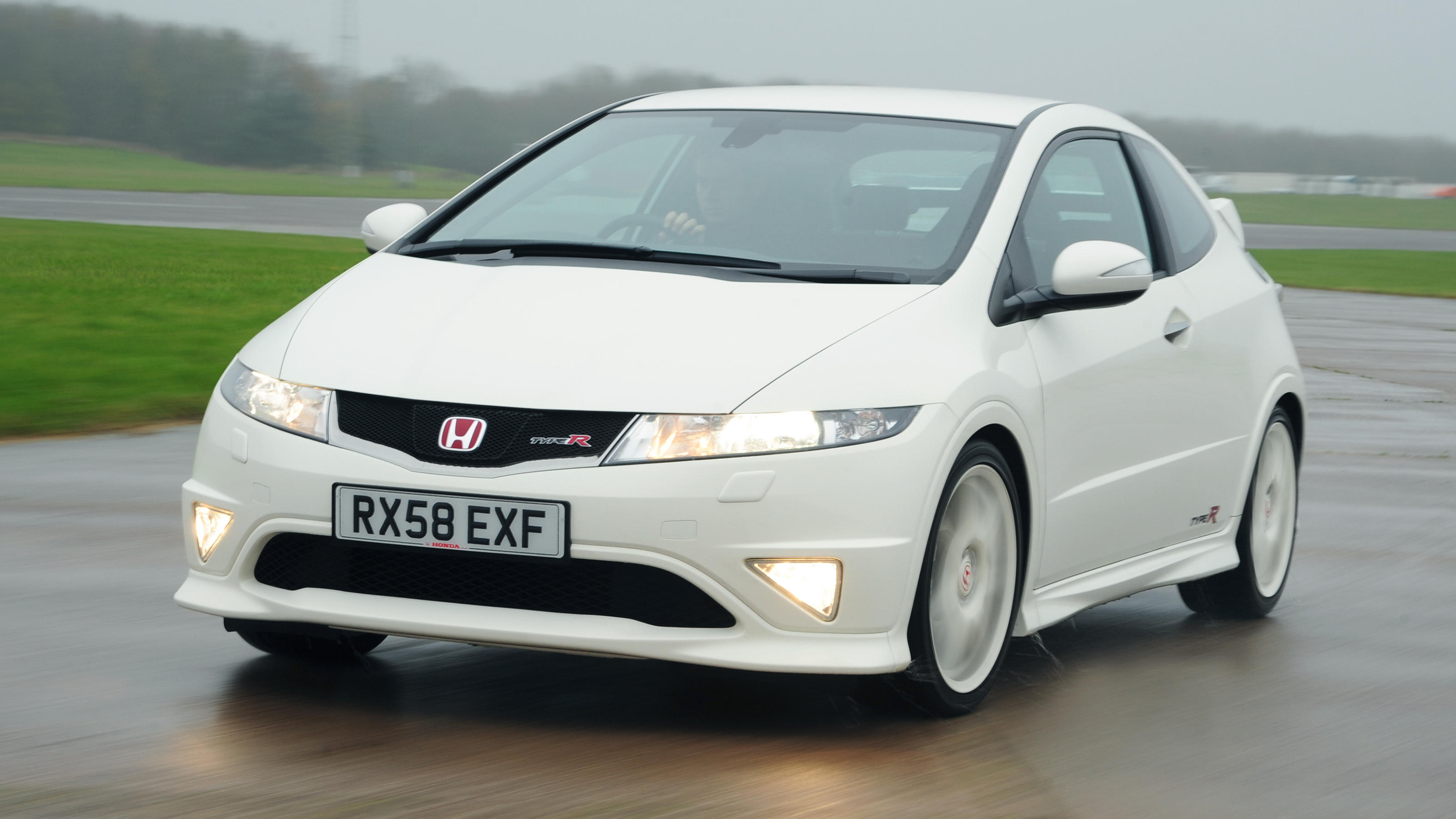 Honda Civic Type R (FN2) - front cornering