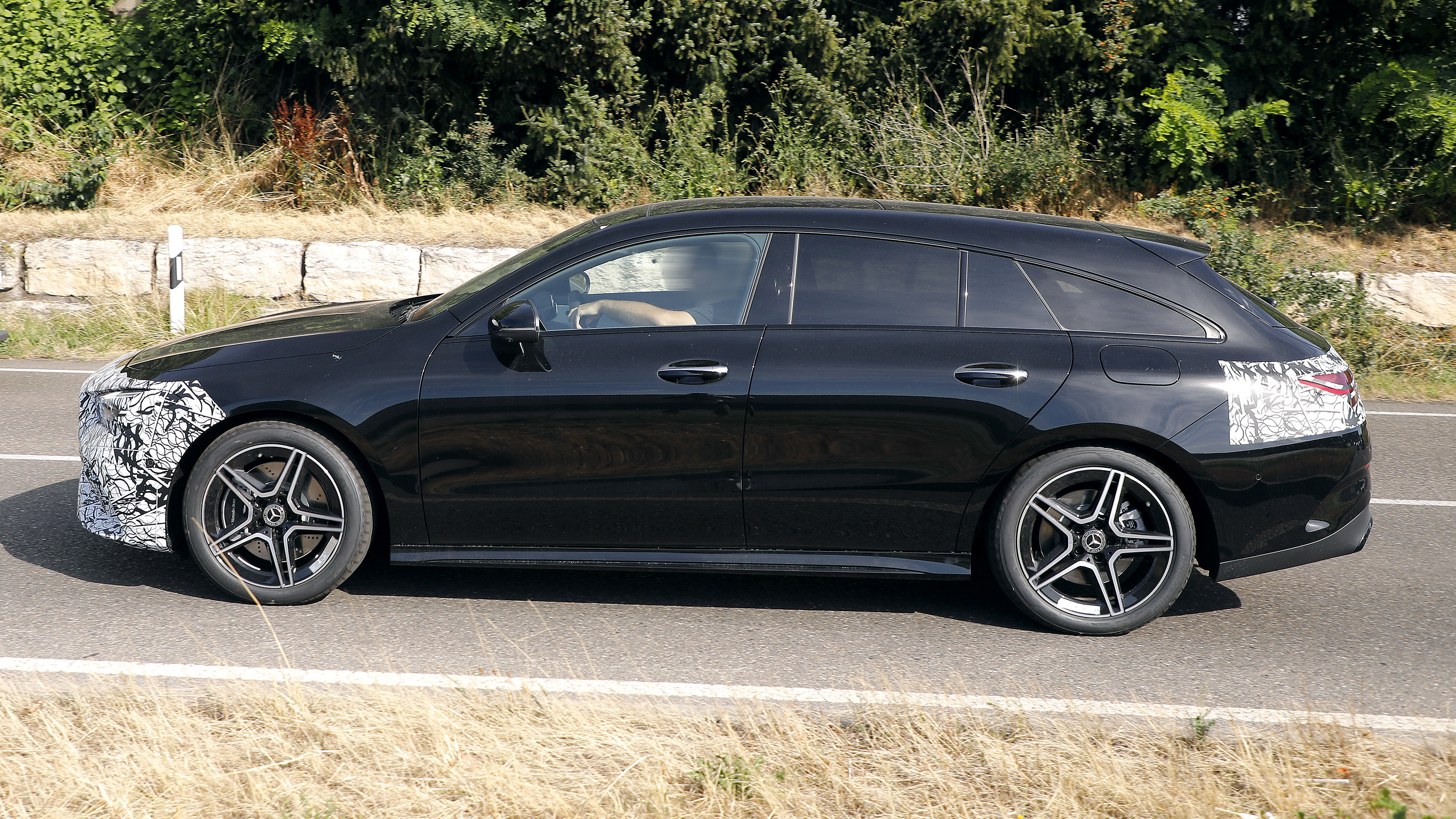 Mercedes CLA Shooting Brake - spyshot 2