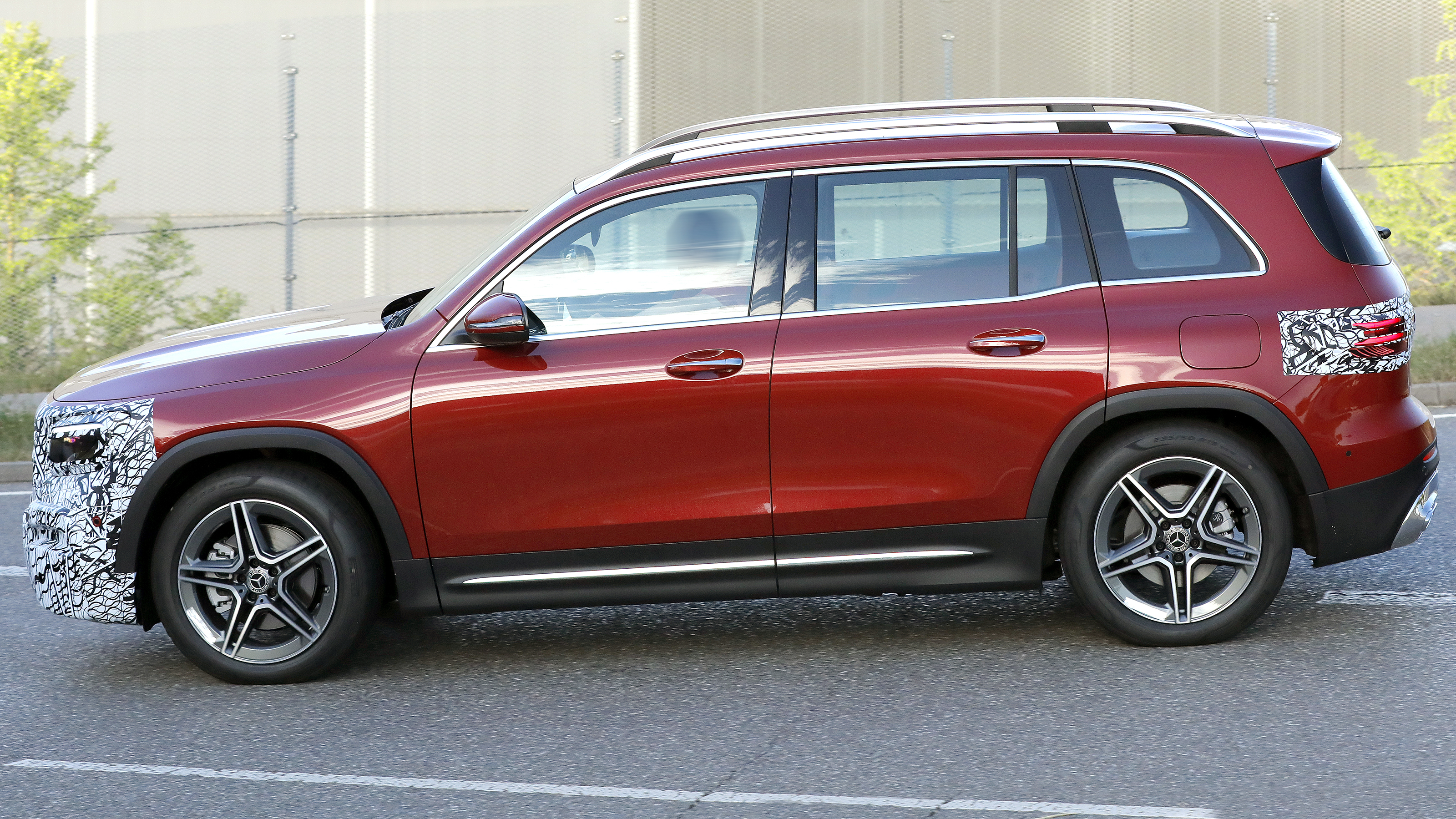 Mercedes GLB Spy - side