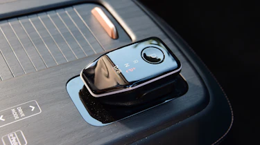 Nissan Ariya - gear selector