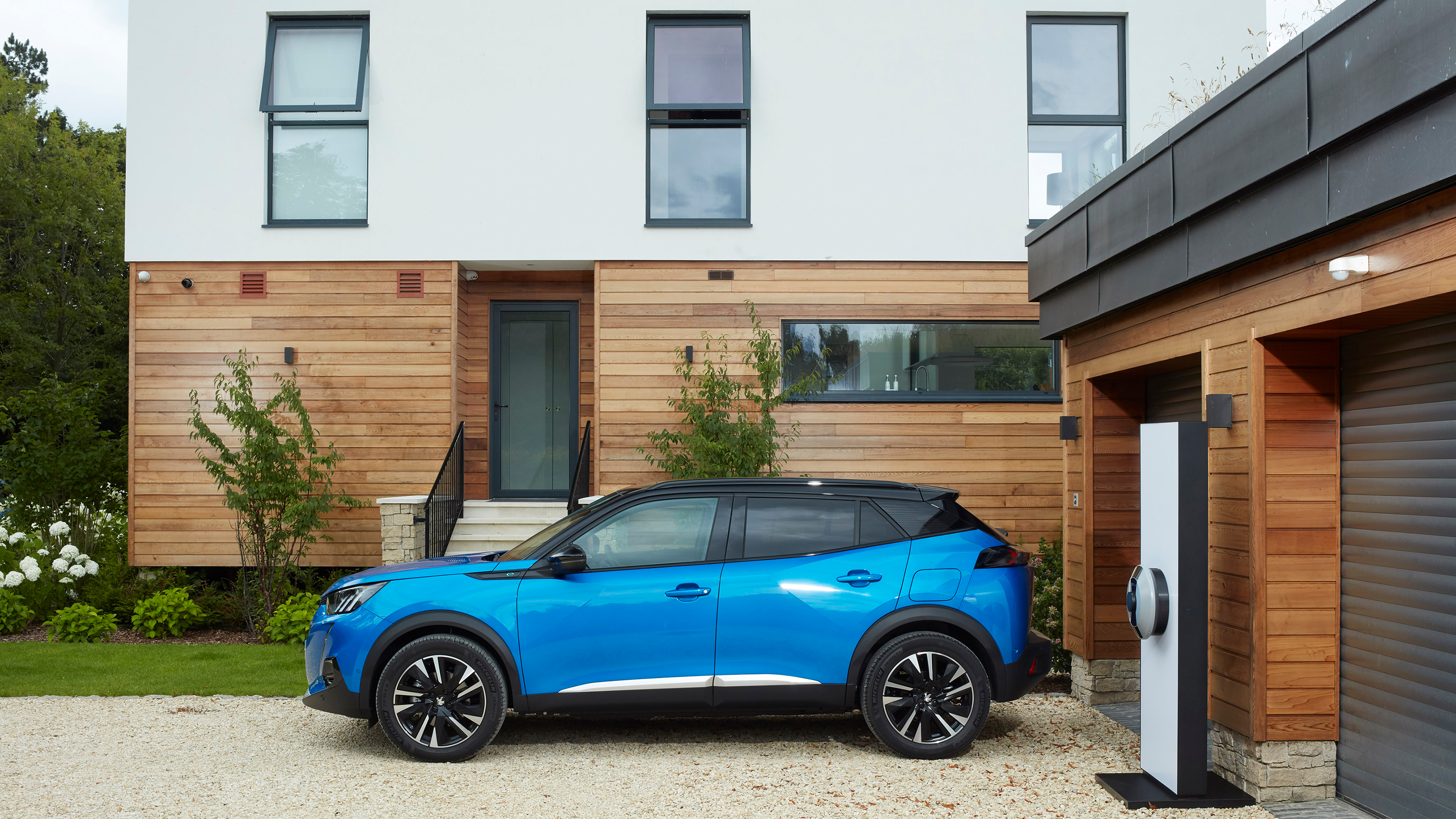 Peugeot e-2008 - charging