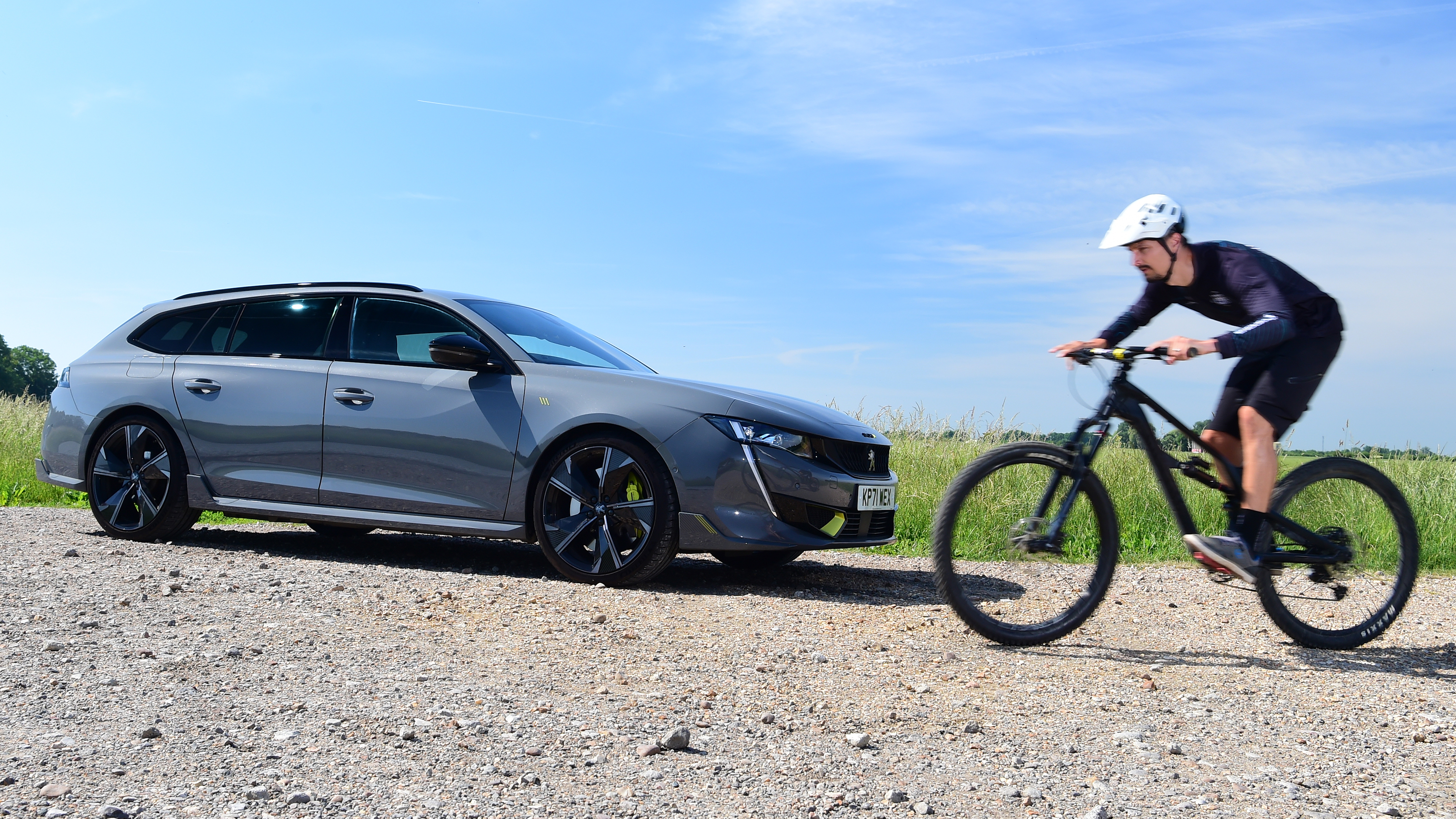 Peugeot 508 PSE - Matt Robinson on bike