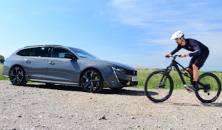 Peugeot 508 PSE - Matt Robinson on bike