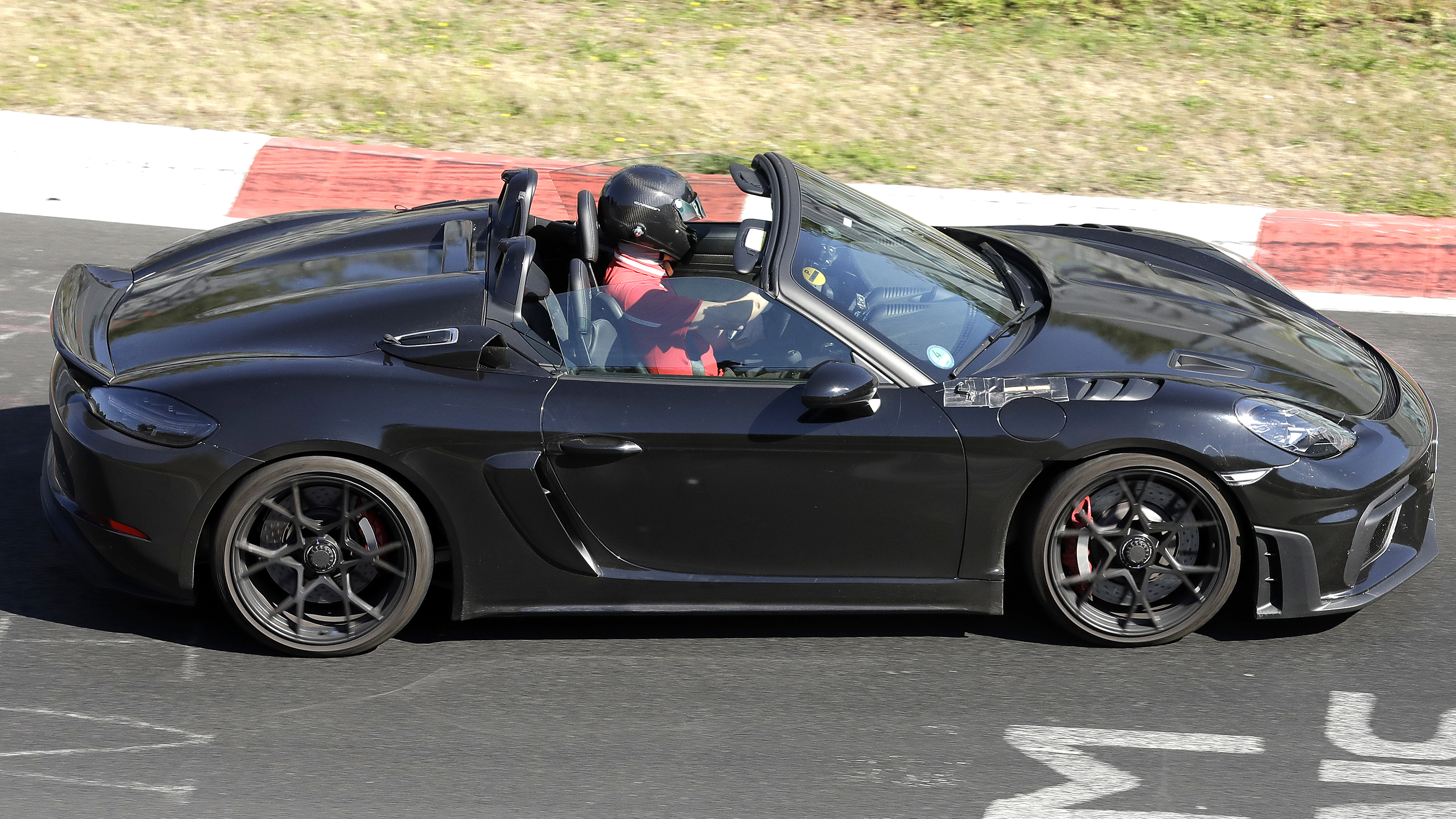 Porsche 718 Spyder RS (uncovered) - side