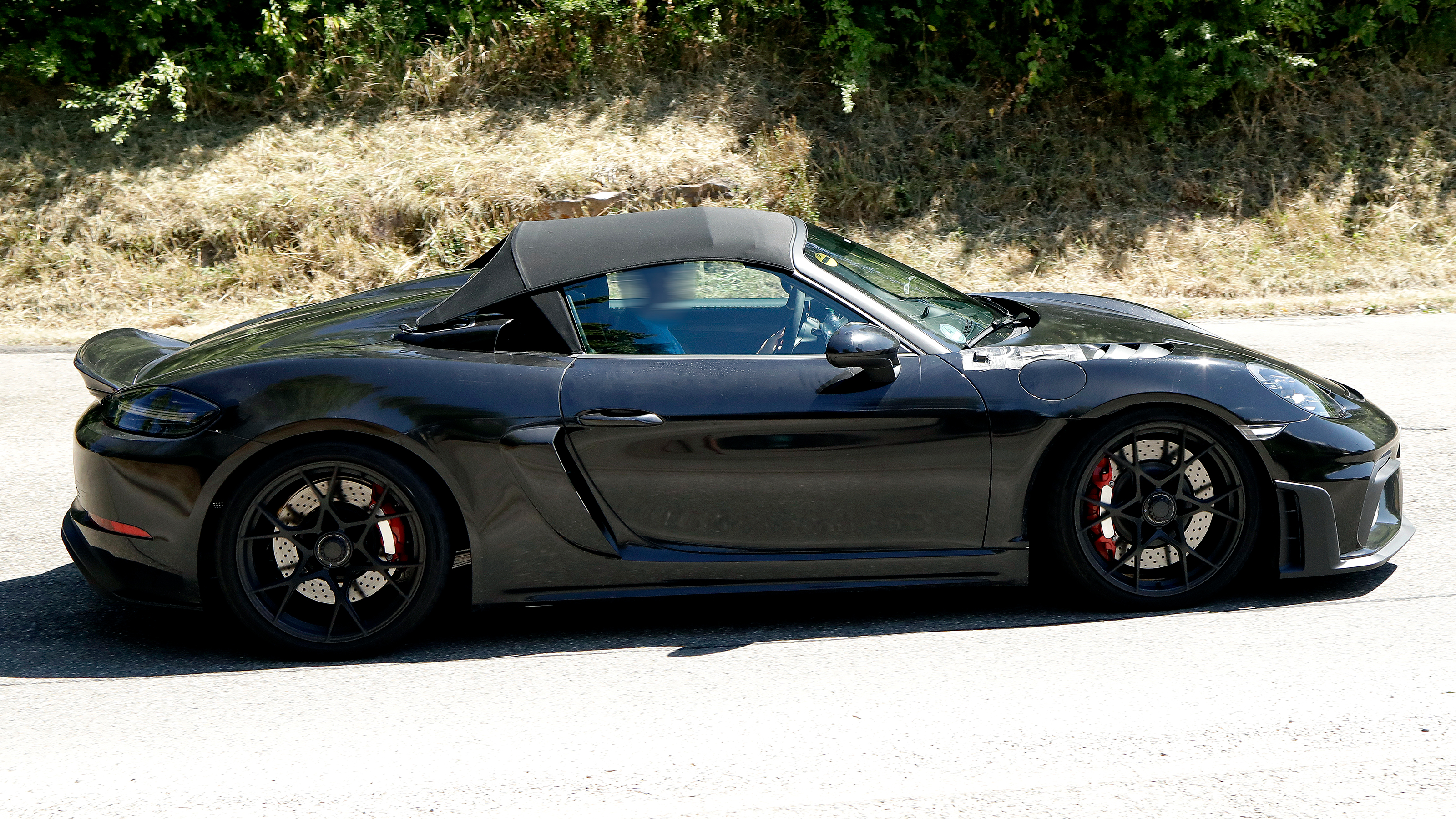 Porsche 718 Spyder RS - side