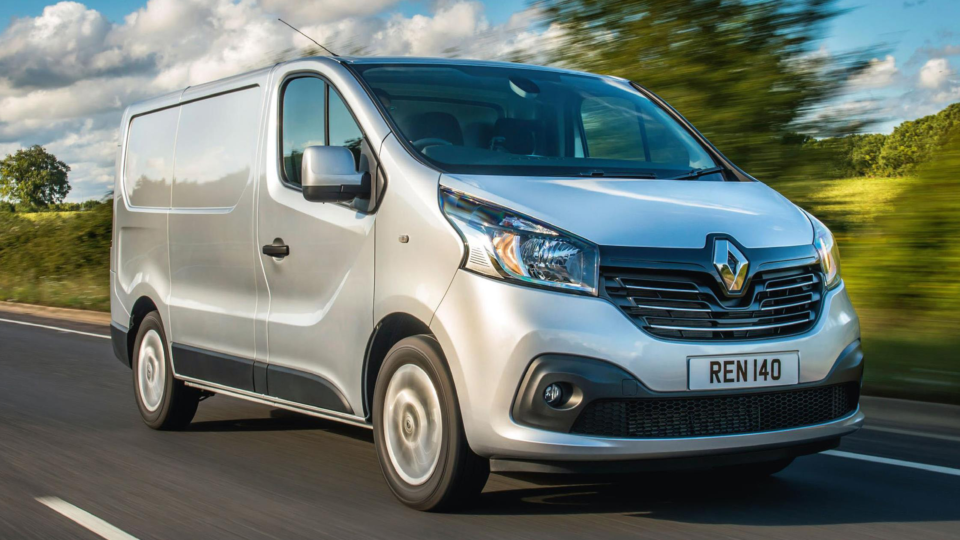 Renault Trafic - front tracking