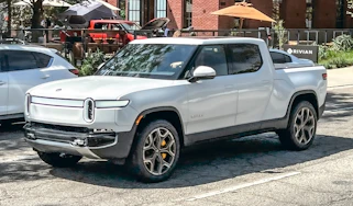 Rivian R1T - front