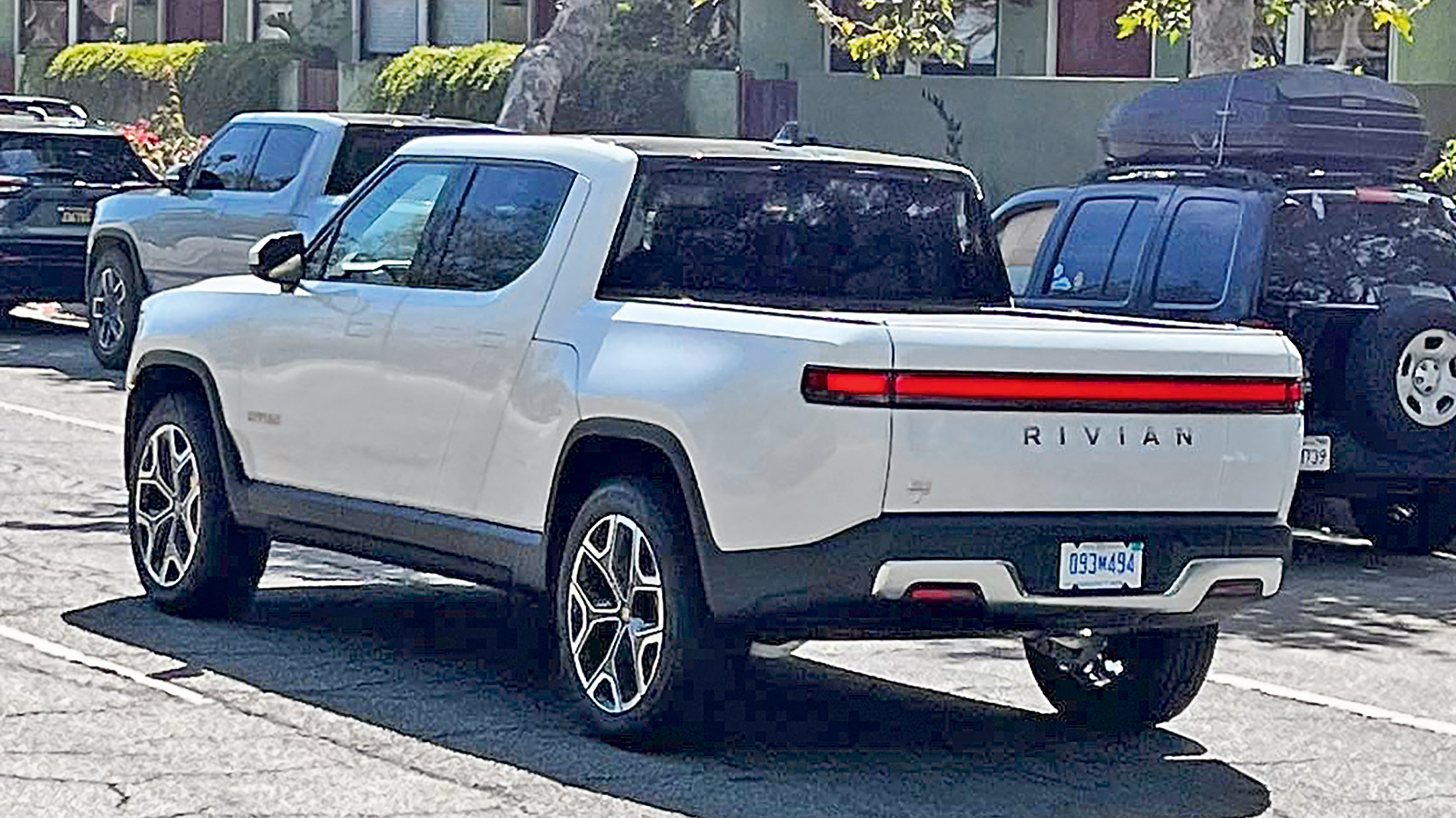 Rivian R1T - rear