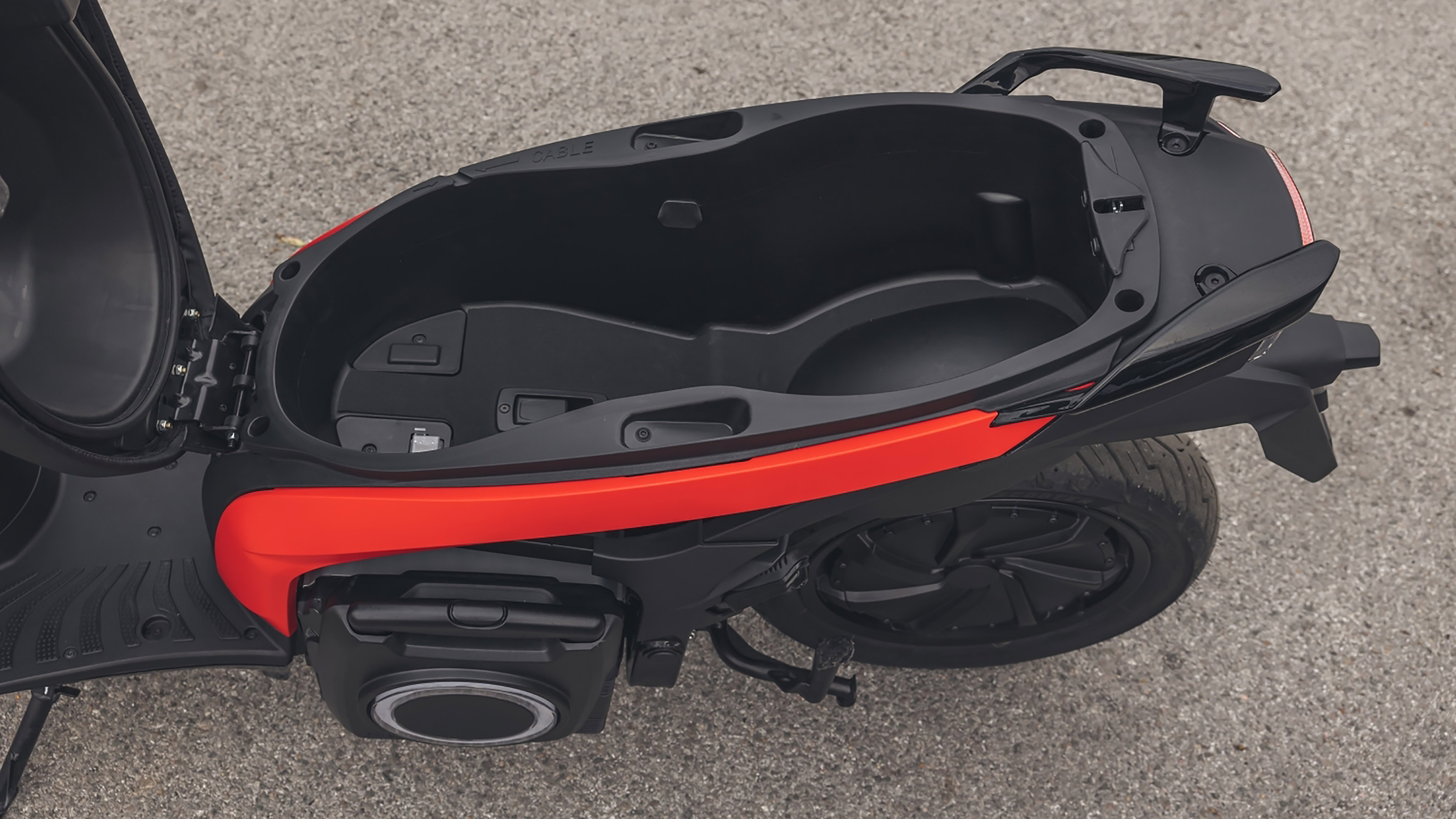 SEAT Mo - storage