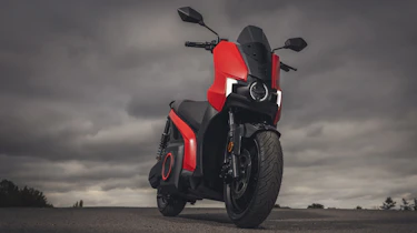 SEAT Mo - full front